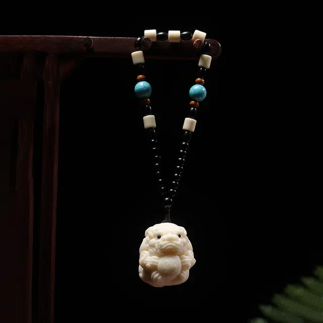 嫒柯 新中式国风国潮好运连连八方来财诸事顺遂轻奢百搭幸运湘工雕刻摆件车载来财#好运 象牙果 手把件 男女同款情侣款