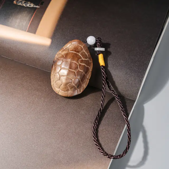 嫒柯 国潮新中式轻奢高级感复古风文艺风招财进宝八方来财吉星高照文玩盘玩富甲天下#好运 楠木 手把件 男女同款情侣款