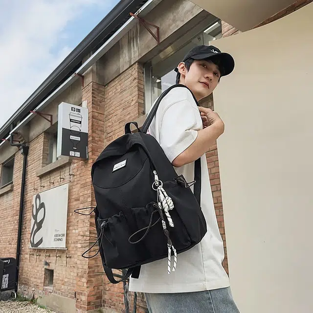 泰格奴 美式报纸涂鸦高级感潮流高街大容量背包初高中大学生上课书包 尼龙 双肩包 男女同款情侣款 黑色/粉红色/卡其色/绿色