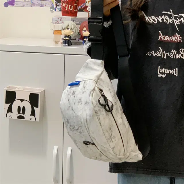 泰格奴 时尚简约外出百搭轻便 涤纶 胸包 男女同款情侣款 多色