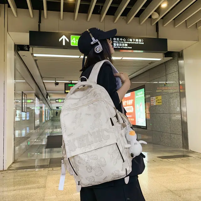 泰格奴 字母印花轻便国风大容量运动背包初中生高中生大学生上课百搭书包 尼龙 双肩包 男女同款情侣款 米白色/黑色/红色/绿色