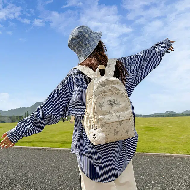 泰格奴 星星涂鸦精美机能通勤旅行小清新轻便高颜值背包初高中大学上课百搭 尼龙 双肩包 大号 男女同款情侣款 米色/黑色/白色