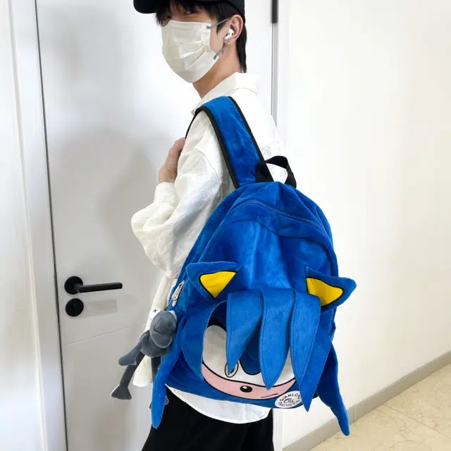 泰格奴 卡通高颜值日韩学生上课百搭书包 毛绒 背包双肩包 男女同款情侣款 黑色 红色 紫色 蓝色