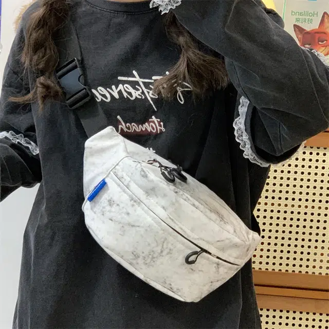 泰格奴 时尚简约外出百搭轻便 涤纶 胸包 男女同款情侣款 多色