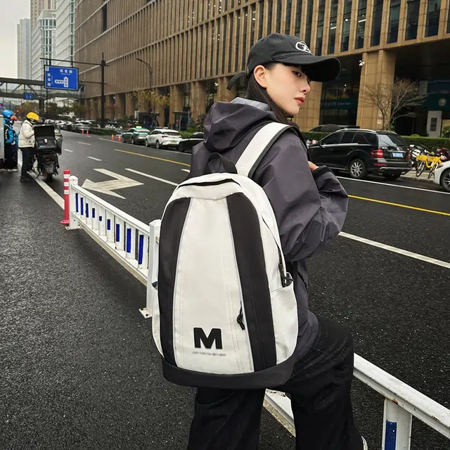 泰格奴 撞色系轻便百搭个性气质高级感潮流时尚初中高中大学生上课书包 尼龙 双肩包 男女同款情侣款 乳白色/米白色/粉红色/黑色