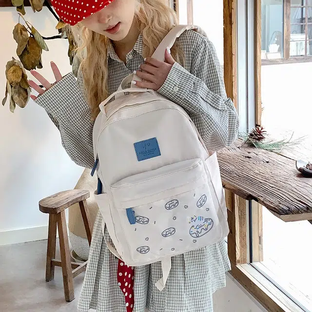 泰格奴 涂鸦精美机能通勤旅行小清新轻便高颜值大容量背包初中高中大学生上课百搭书包 尼龙布 双肩包 女款 米白色