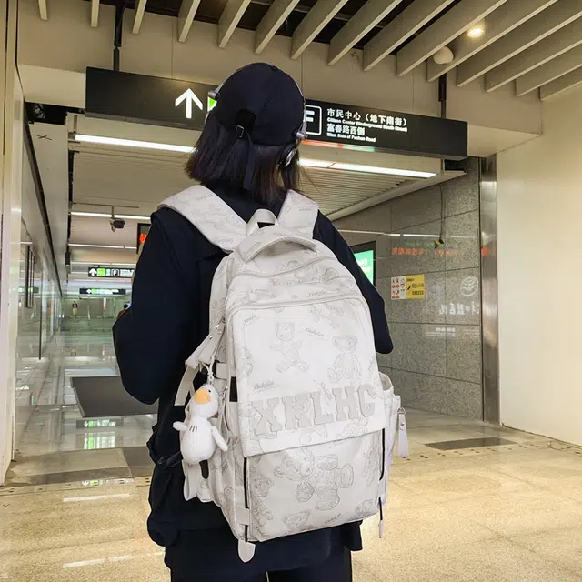 泰格奴 字母印花轻便国风大容量运动背包初中生高中生大学生上课百搭书包 尼龙 双肩包 男女同款情侣款 米白色/黑色/红色/绿色