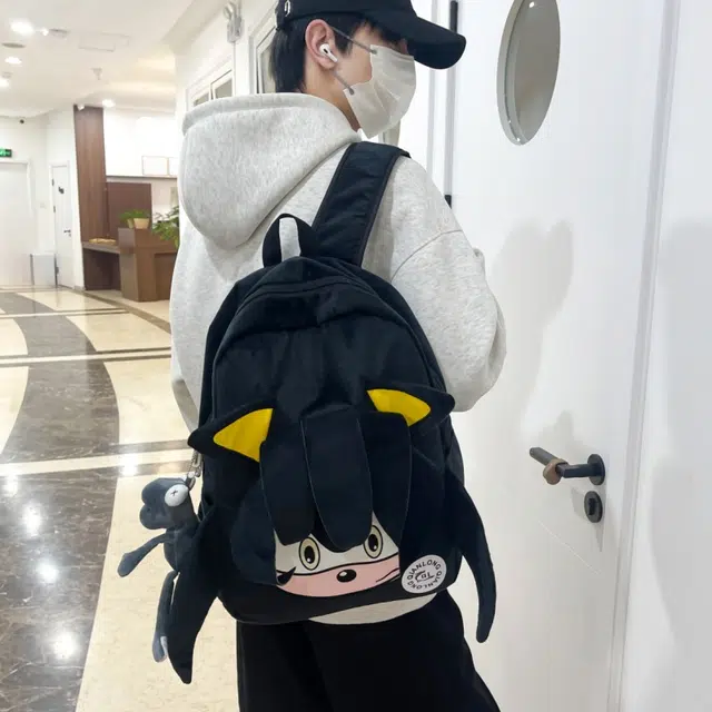 泰格奴 卡通高颜值日韩学生上课百搭书包 毛绒 背包双肩包 男女同款情侣款 黑色 红色 紫色 蓝色