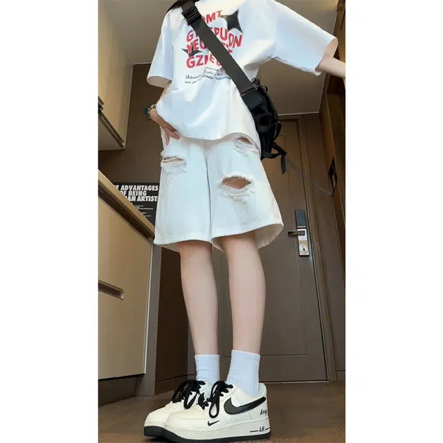 加荣 破洞牛仔短裤男夏季薄款透气宽松直筒裤青少年帅气潮流户外五分裤美式复古水洗做旧情侣装 男女同款