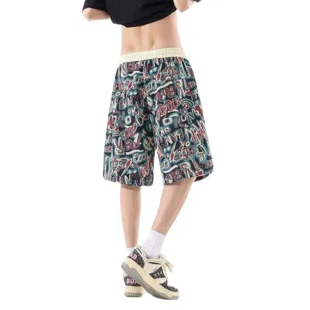加荣 过膝涂鸦刺绣短裤男夏季轻薄透气潮牌青少年日常出行通勤百搭运动裤小众设计感大码宽松休闲松紧腰五分中裤外穿休闲短裤 男女同款