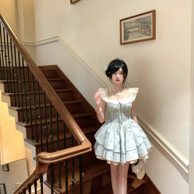 依钗 法式温柔风碎花收腰蕾丝花边蓬蓬公主短裙吊带连衣裙 女款
