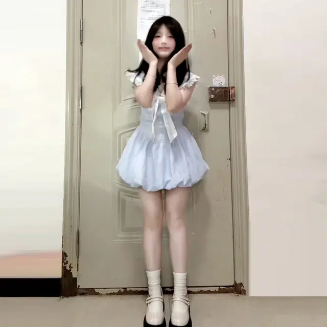 沐晓欣 法式气质海军领收腰花苞短款短袖连衣裙 女款