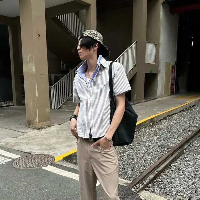 冈哉 韩版潮流个性百搭垂感时尚竖条纹简约舒适基础款短袖袖痞帅衬衣慵懒感外套上衣宽松翻领纽扣衬衫 男女同款