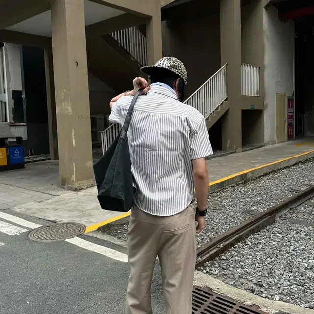 冈哉 韩版潮流个性百搭垂感时尚竖条纹简约舒适基础款短袖袖痞帅衬衣慵懒感外套上衣宽松翻领纽扣衬衫 男女同款