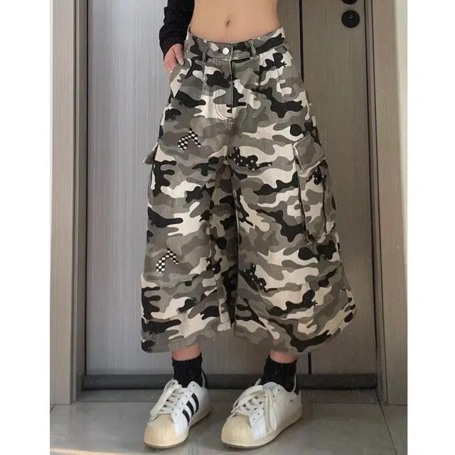冈哉 美式复古多口袋褶皱迷彩拼色拼接七分裤设计户外通勤直筒阔腿宽松显瘦牛仔短裤 男女同款