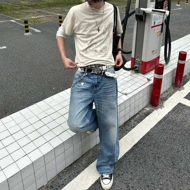 冈哉 美式复古高街潮流潮牌小众猫爪痕纹路设计个性水洗阔腿做旧弯刀百搭痞帅垂感宽松直筒日常通勤牛仔裤 男女同款