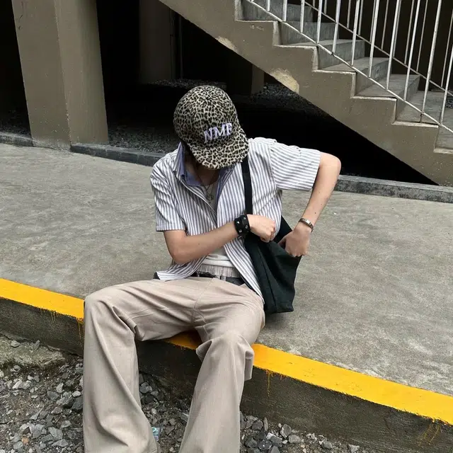 冈哉 韩版潮流个性百搭垂感时尚竖条纹简约舒适基础款短袖袖痞帅衬衣慵懒感外套上衣宽松翻领纽扣衬衫 男女同款