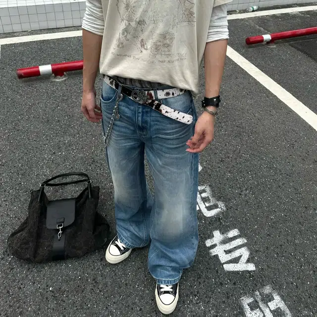 冈哉 美式复古高街潮流潮牌小众猫爪痕纹路设计个性水洗阔腿做旧弯刀百搭痞帅垂感宽松直筒日常通勤牛仔裤 男女同款