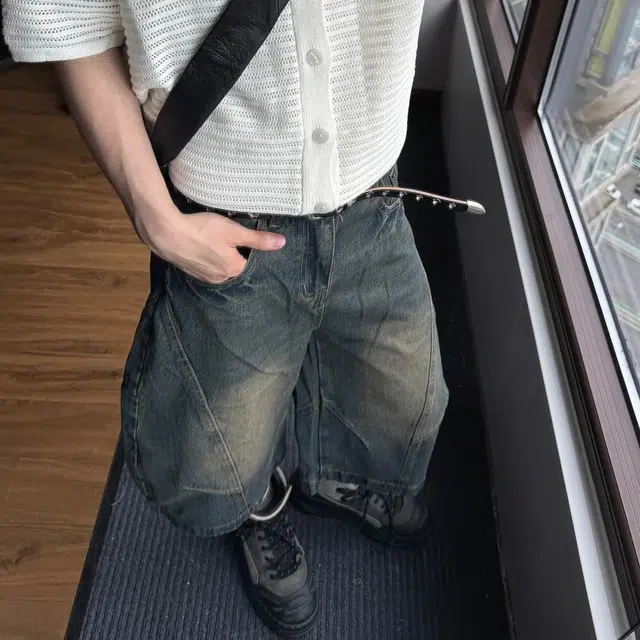 冈哉 美式复古宽松弯刀裤七分裤个性潮流潮牌高街设计感通勤薄款做旧水洗褶皱染牛仔短裤 男女同款