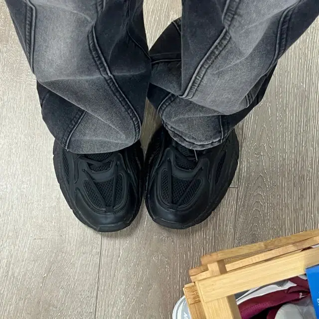 冈哉 美式复古高街潮流潮牌小众明线设计个性做旧水洗阔腿弯刀微喇百搭痞帅垂感宽松直筒日常通勤城市 牛仔裤 男女同款
