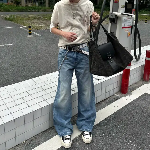 冈哉 美式复古高街潮流潮牌小众猫爪痕纹路设计个性水洗阔腿做旧弯刀百搭痞帅垂感宽松直筒日常通勤牛仔裤 男女同款