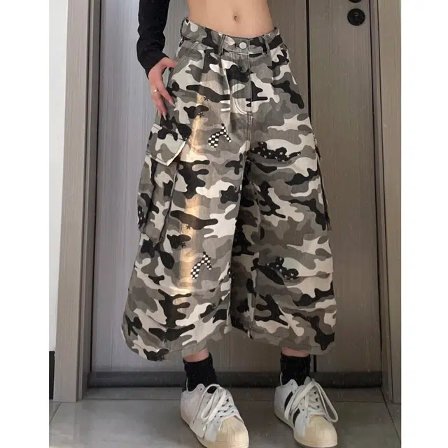 冈哉 美式复古多口袋褶皱迷彩拼色拼接七分裤设计户外通勤直筒阔腿宽松显瘦牛仔短裤 男女同款