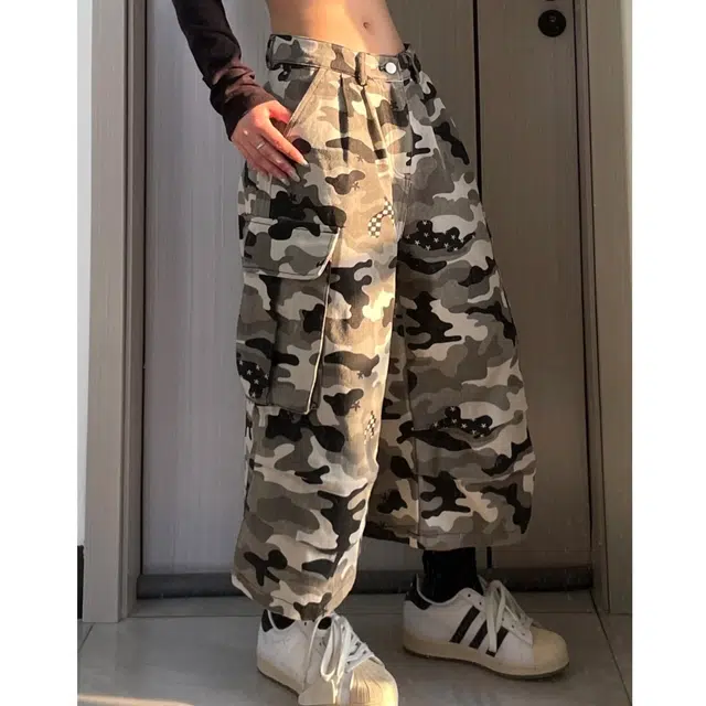 冈哉 美式复古多口袋褶皱迷彩拼色拼接七分裤设计户外通勤直筒阔腿宽松显瘦牛仔短裤 男女同款