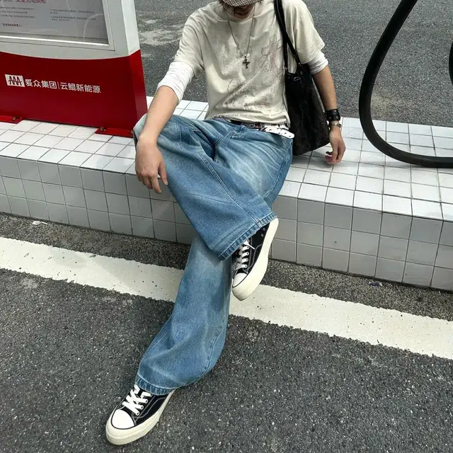 冈哉 美式复古高街潮流潮牌小众猫爪痕纹路设计个性水洗阔腿做旧弯刀百搭痞帅垂感宽松直筒日常通勤牛仔裤 男女同款