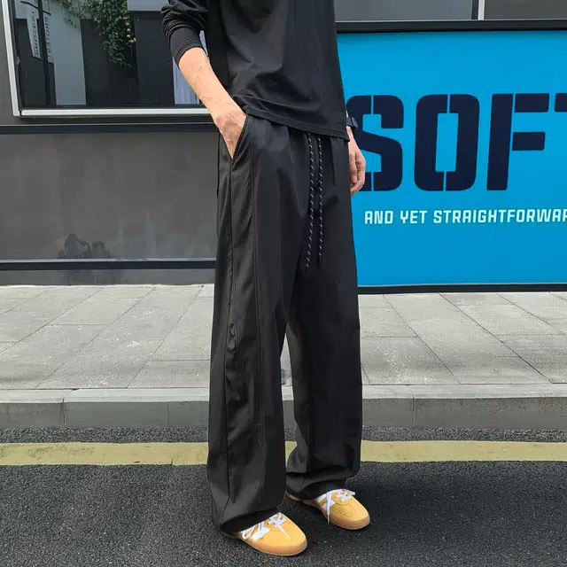 尘映 美式高街痞帅早秋常规白底直筒斜切伞兵裤校园穿搭阔腿裤男宽松拖地裤无性别亲肤学院百搭通勤运动裤子休闲裤 男女同款