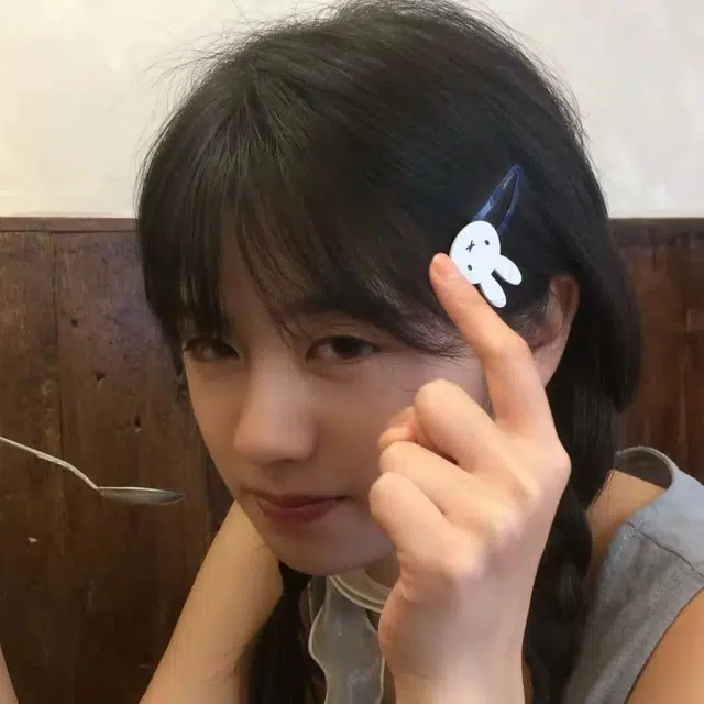 希铃 甜酷可爱辣妹小众兔子 亚克力 发夹 女款