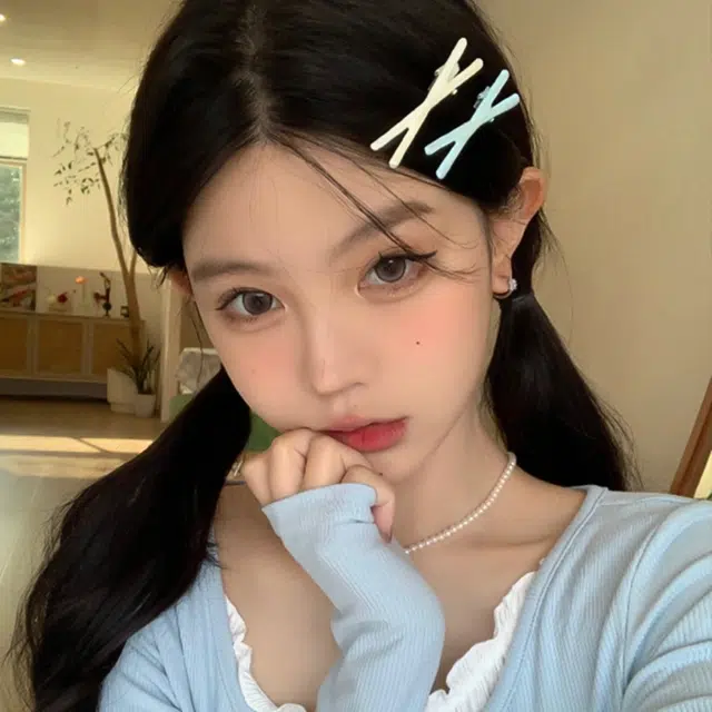希铃 甜心彩色交叉侧边刘海 亚克力 发夹 女款
