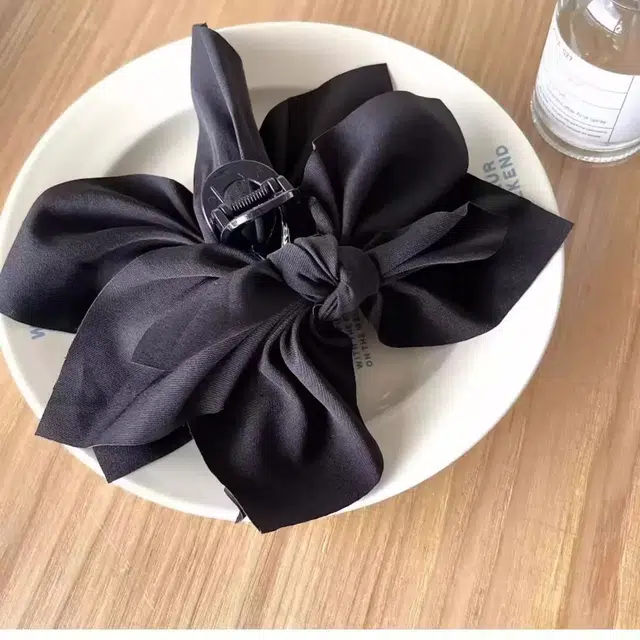 希铃 超大号黑色大蝴蝶结不规则鲨鱼夹#好运 亚克力 发夹 女款