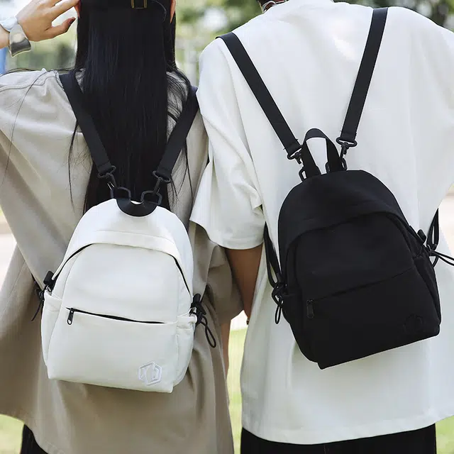 小猪班纳 时尚百搭小巧多用潮流高级感 尼龙 双肩包 常规 男女同款情侣款 多色