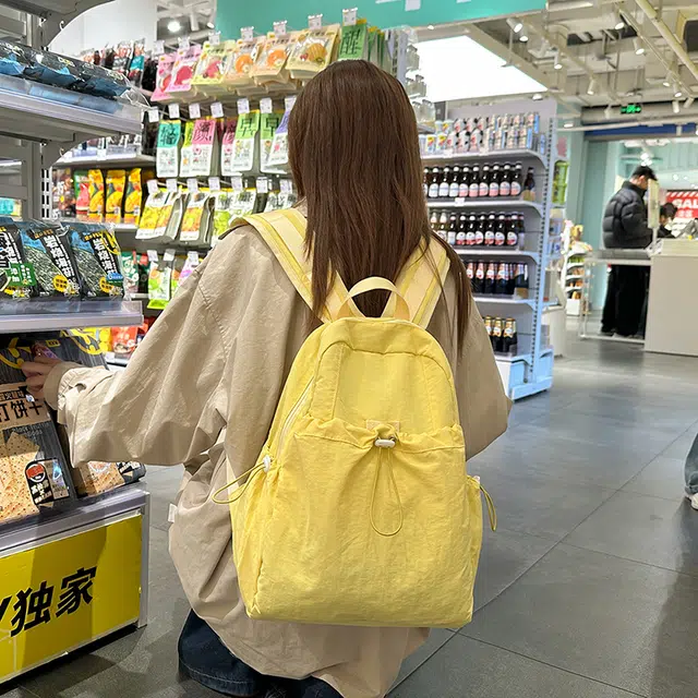 小猪班纳 轻便日系文艺休闲 尼龙 双肩包 常规 男女同款情侣款 多色