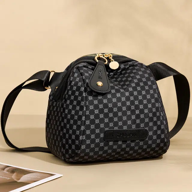 小猪班纳 潮流轻便时尚百搭 牛津布 单肩包 常规 女款 多色