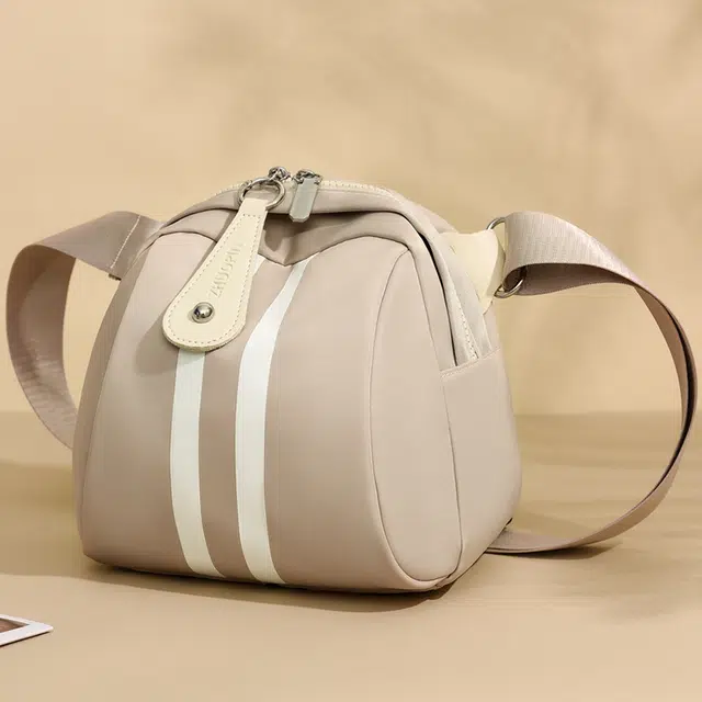 小猪班纳 斜挎包时尚百搭高品质 牛津布 单肩包 常规 男女同款情侣款 多色