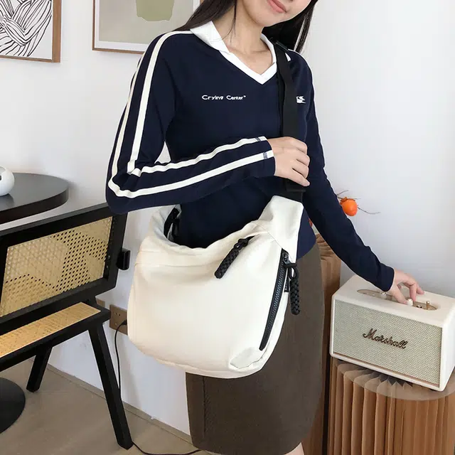 小猪班纳 休闲百搭斜挎通勤 尼龙 单肩包 常规 男女同款情侣款 多色