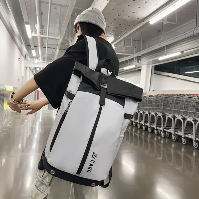 小猪班纳 羽毛球包运动折叠防水防磨大容量网球拍旅行 皮膜 双肩包 常规 男女同款情侣款 多色