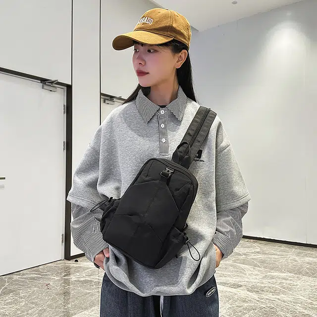 小猪班纳 旅行韩版轻便通勤百搭小背包 尼龙布 单肩斜挎双肩包 男女同款情侣款 多色