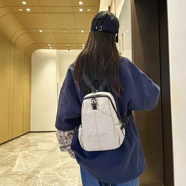 小猪班纳 旅行韩版轻便通勤百搭小背包 尼龙布 单肩斜挎双肩包 男女同款情侣款 多色