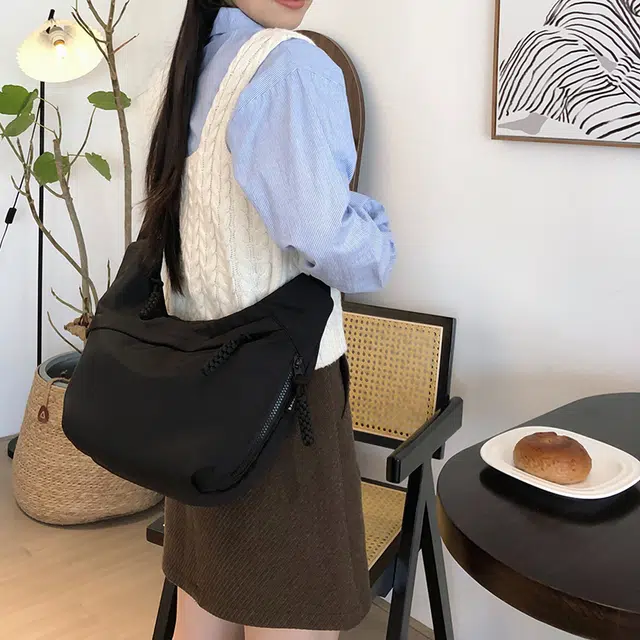 小猪班纳 休闲百搭斜挎通勤 尼龙 单肩包 常规 男女同款情侣款 多色