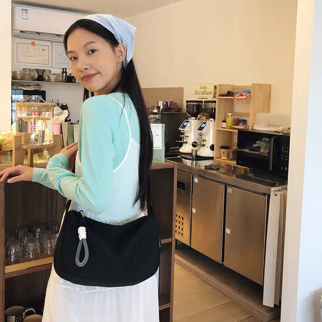 小猪班纳 休闲时尚百搭通勤 尼龙 单肩包 常规 男女同款情侣款 多色