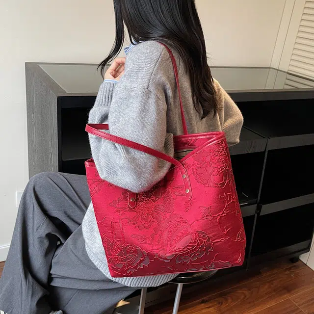 小猪班纳 高级感包包大容量休闲通勤托特包 布 单肩包 常规 女款 千鸟格/酒红色