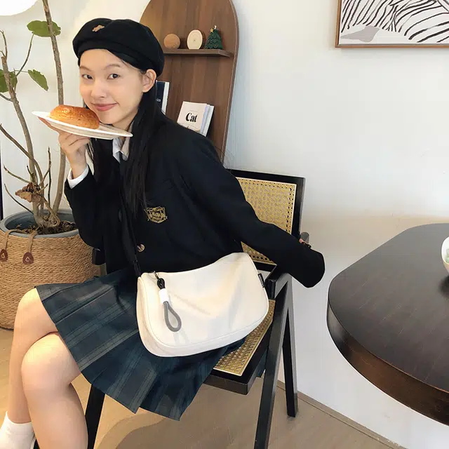 小猪班纳 休闲时尚百搭通勤 尼龙 单肩包 常规 男女同款情侣款 多色