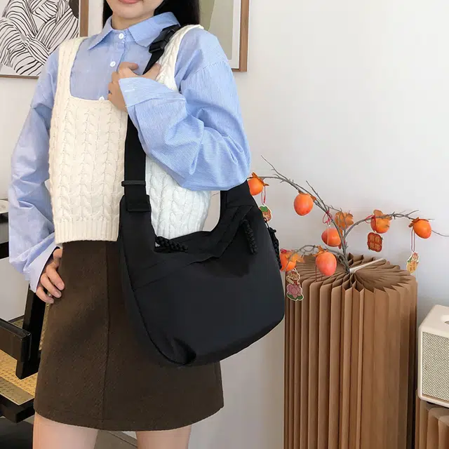 小猪班纳 休闲百搭斜挎通勤 尼龙 单肩包 常规 男女同款情侣款 多色