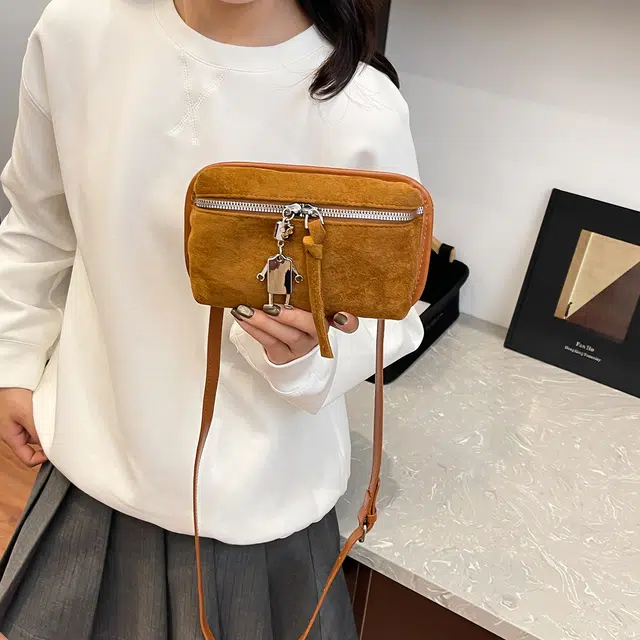 小猪班纳 高级感复古秋冬斜挎百搭洋气 呢绒 单肩包 女款 多色