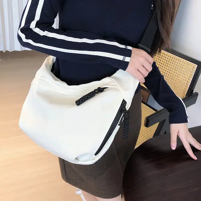 小猪班纳 休闲百搭斜挎通勤 尼龙 单肩包 常规 男女同款情侣款 多色