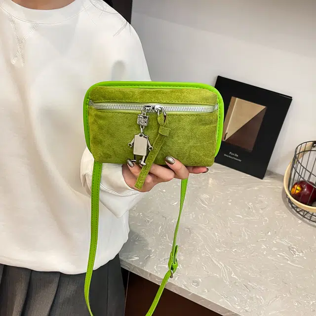 小猪班纳 高级感复古秋冬斜挎百搭洋气 呢绒 单肩包 女款 多色