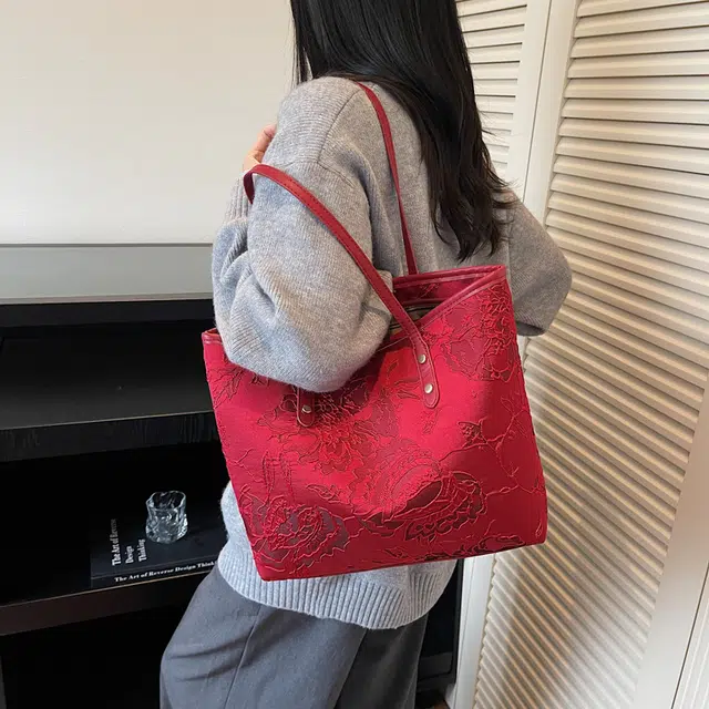 小猪班纳 高级感包包大容量休闲通勤托特包 布 单肩包 常规 女款 千鸟格/酒红色