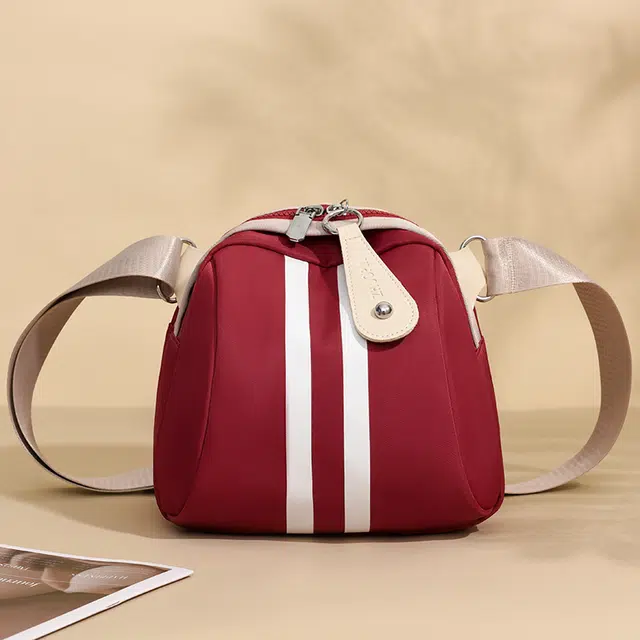 小猪班纳 斜挎包时尚百搭高品质 牛津布 单肩包 常规 男女同款情侣款 多色